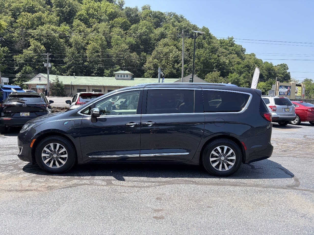 Used 2020 Chrysler Pacifica Limited FWD image 6