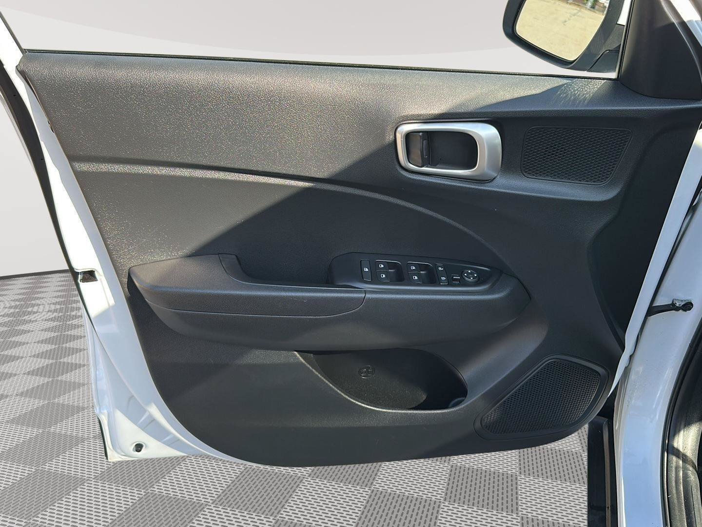 Certified 2023 Hyundai Venue SEL FWD image 22