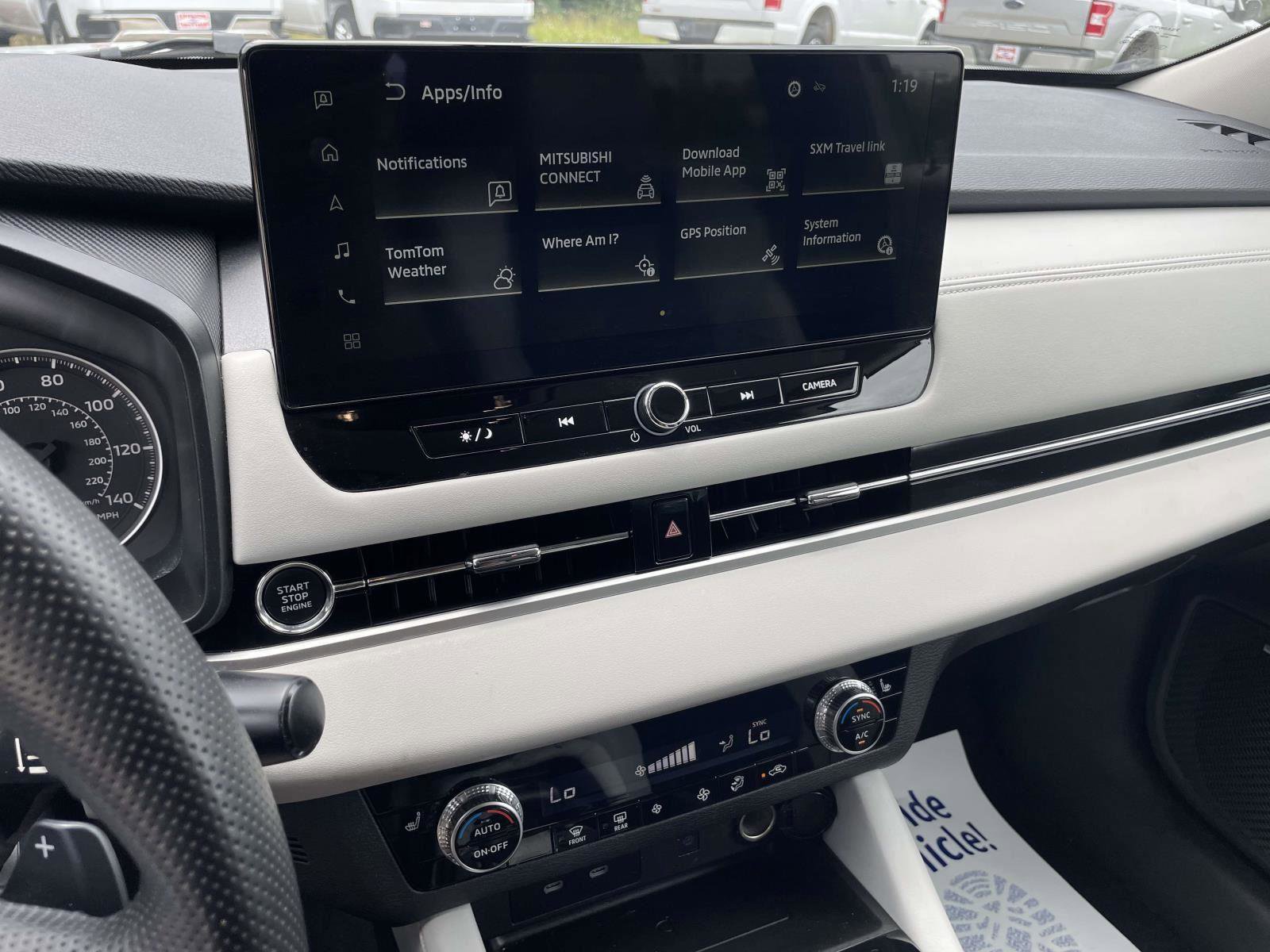 Used 2025 Mitsubishi Outlander SE FWD image 12
