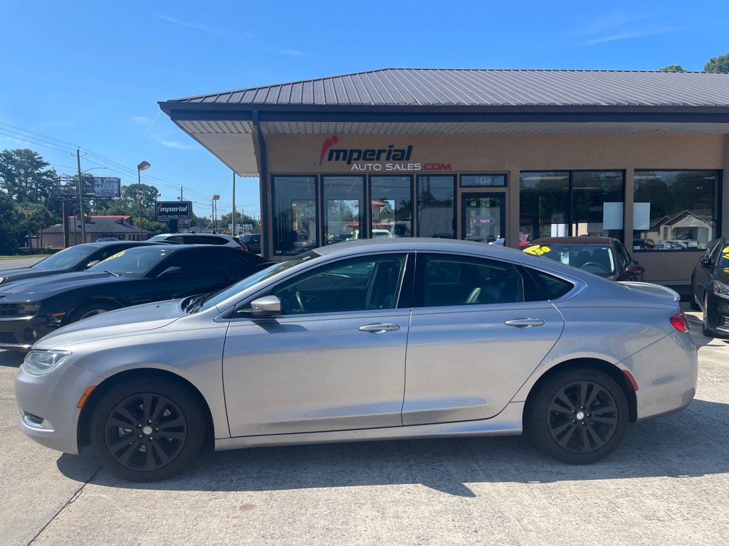 Used 2017 Chrysler 200 Limited Platinum FWD image 2