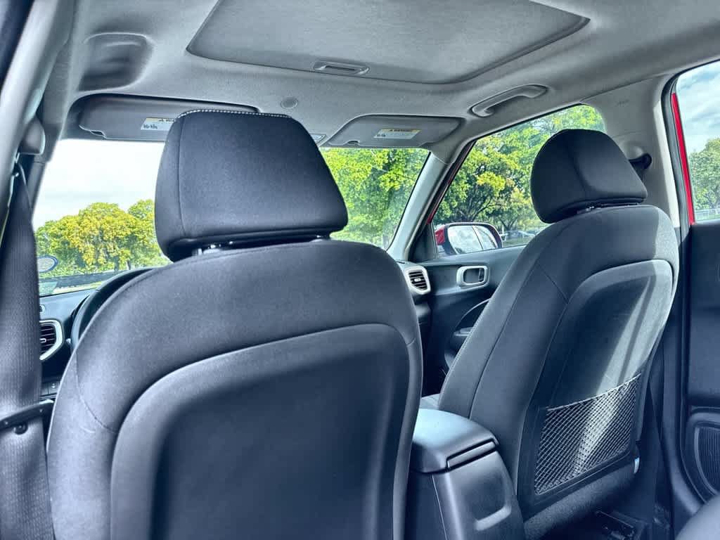 Used 2022 Hyundai Venue SEL FWD image 23