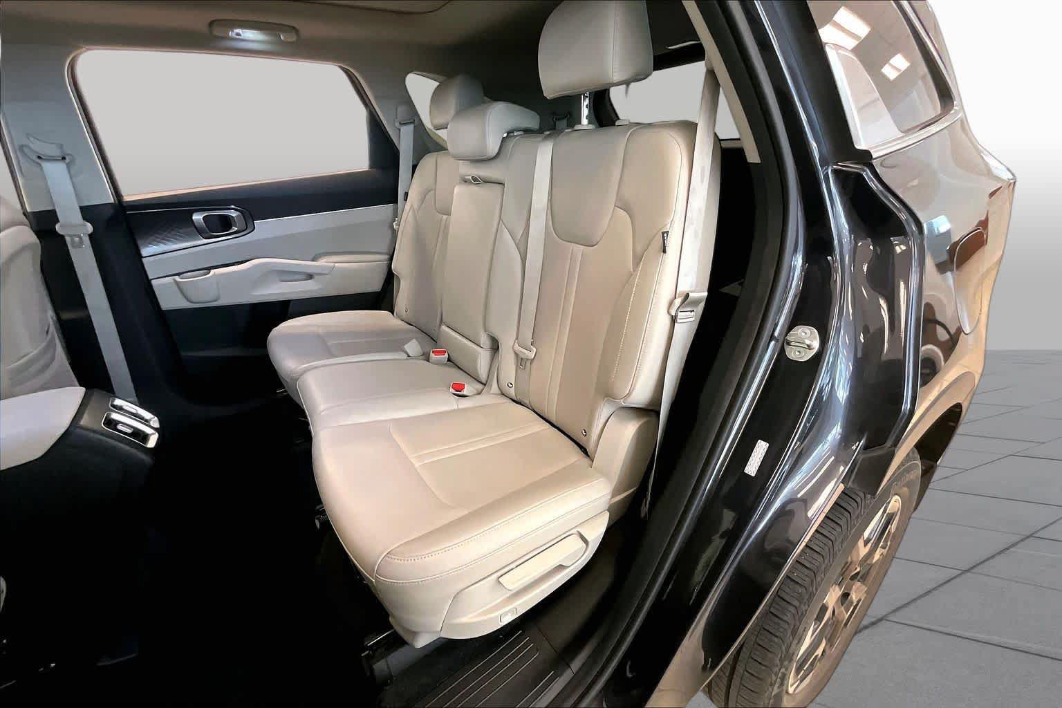 Used 2025 Kia Sorento S w/ Panoramic Sunroof Package AWD/4WD image 19