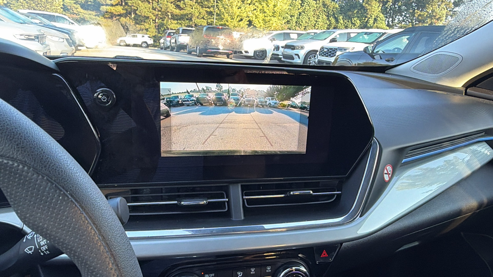Used 2025 Chevrolet Trax LT FWD image 32