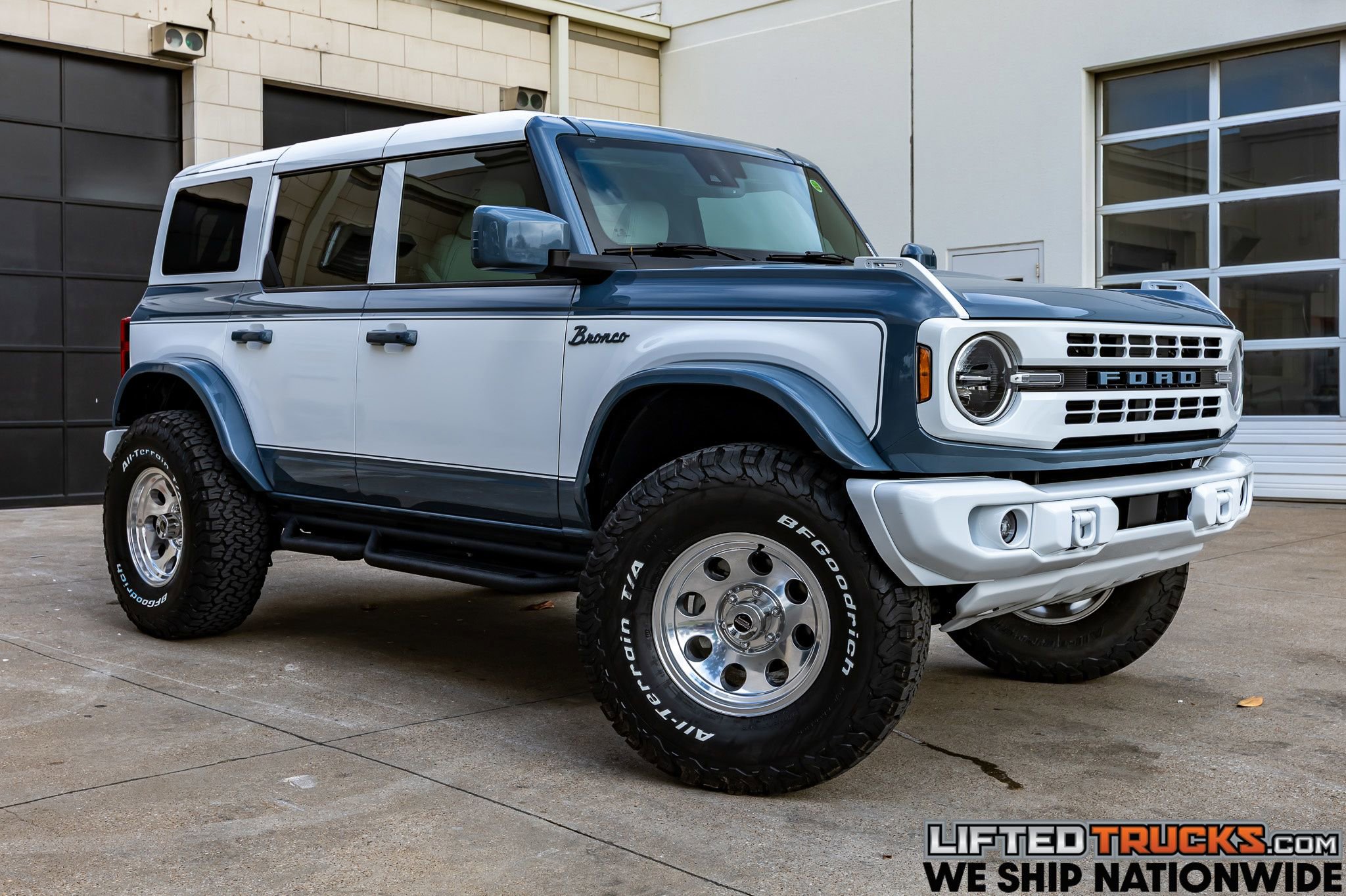 Used 2023 Ford Bronco Heritage Edition AWD/4WD image 1