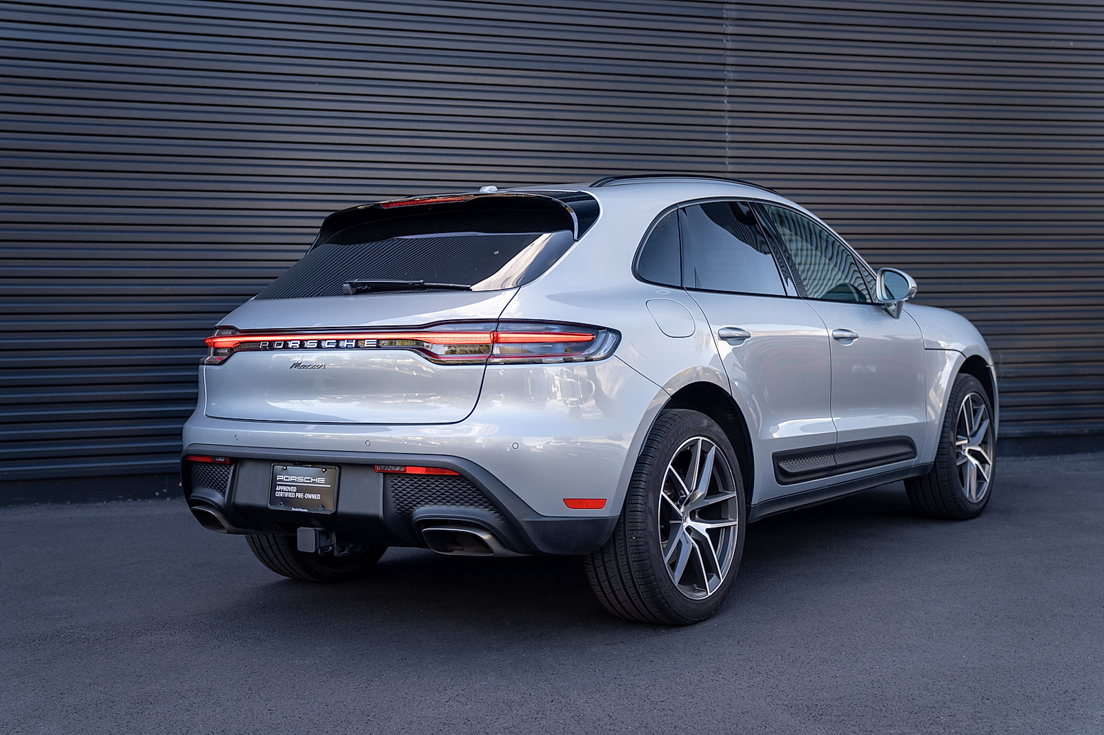 Certified 2025 Porsche Macan image 28