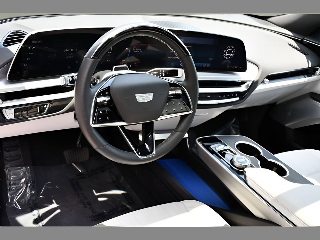 Used 2025 Cadillac Lyriq Sport AWD/4WD image 13