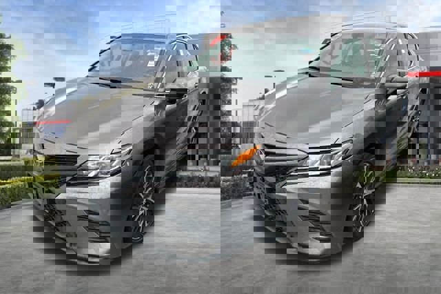 Certified 2019 Toyota Camry SE image 3