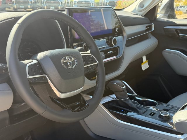 New 2026 Toyota Highlander Limited AWD/4WD image 7