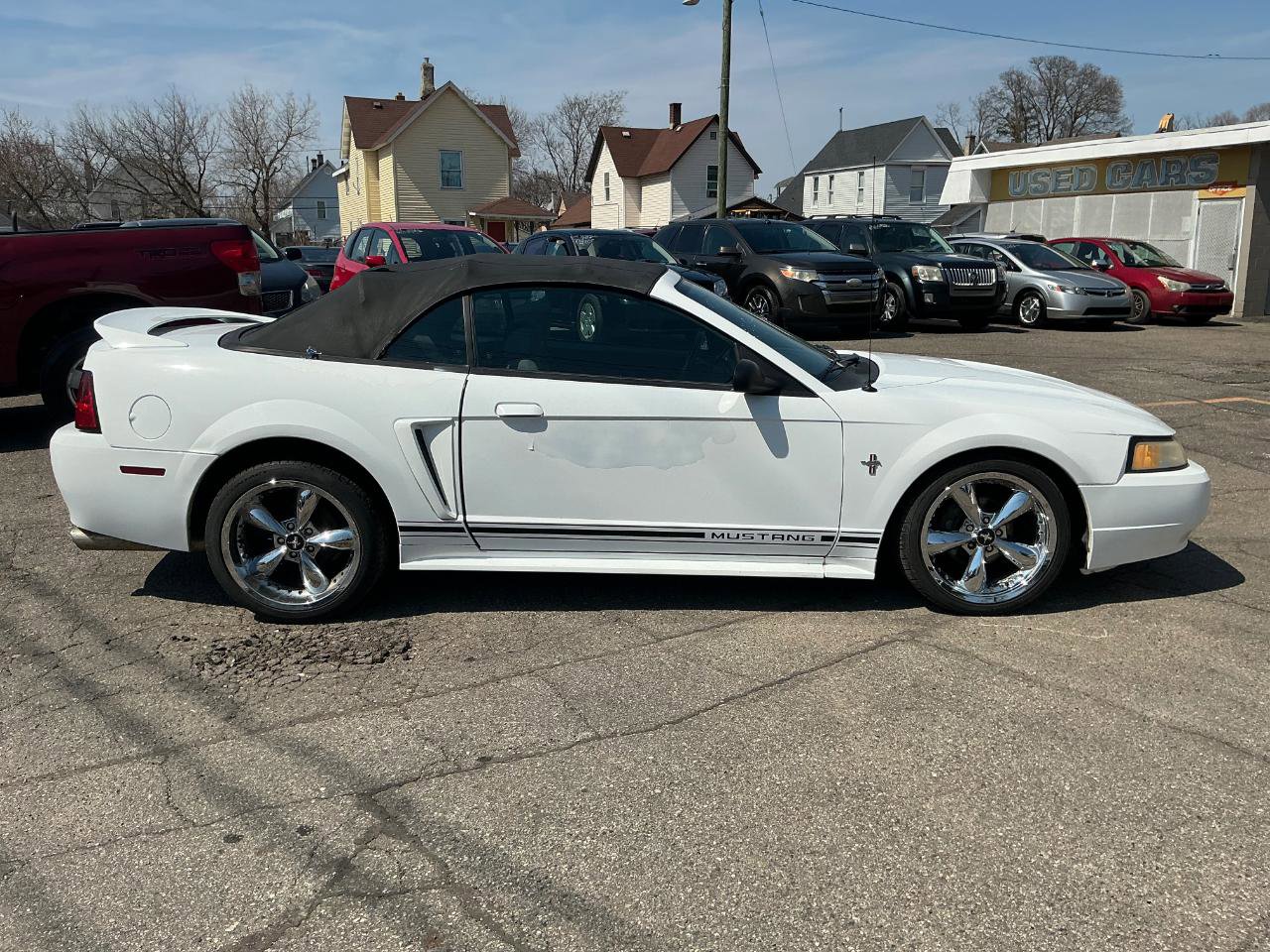 Used 2000 Ford Mustang Convertible RWD image 2