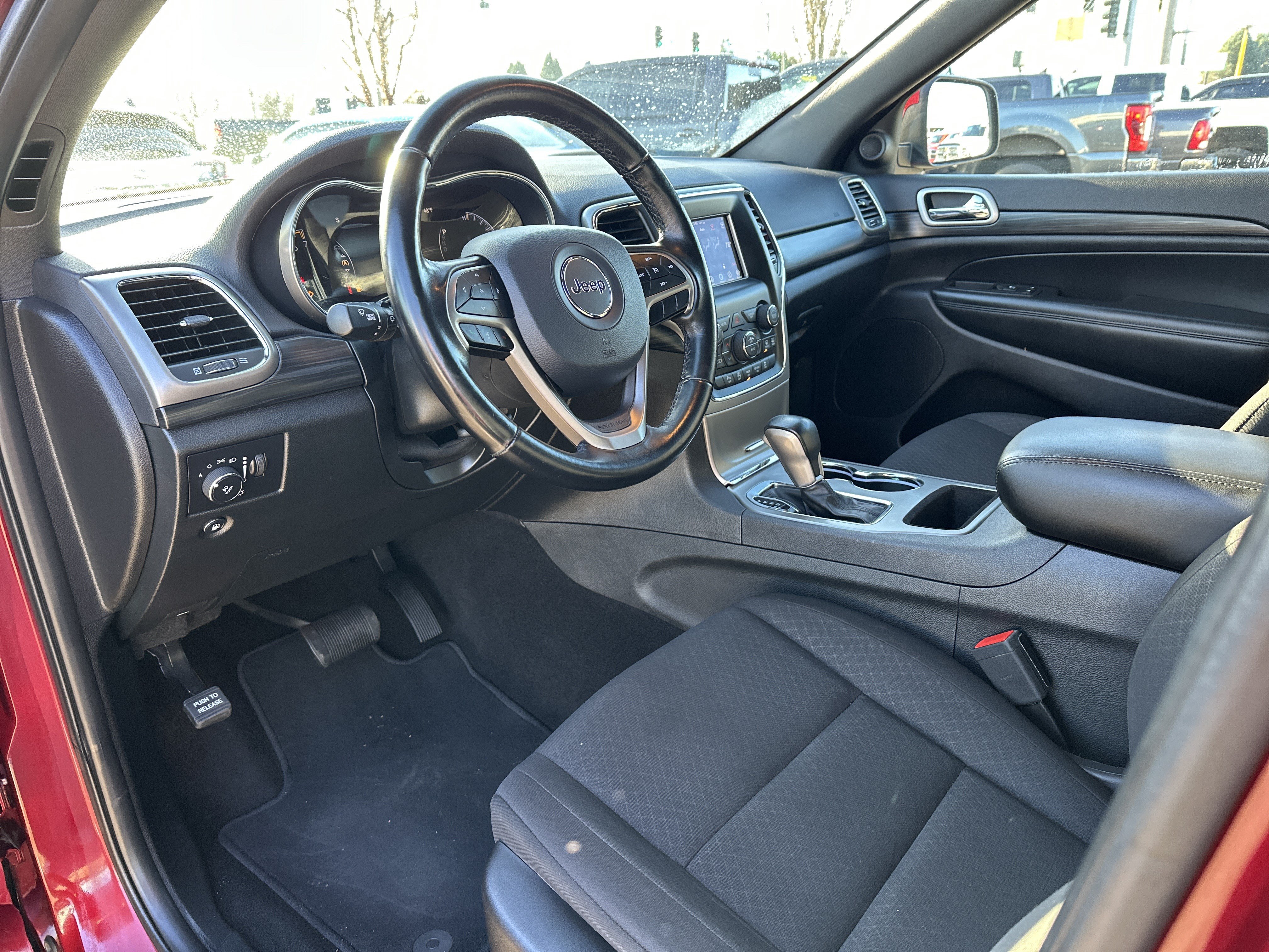 Used 2020 Jeep Grand Cherokee Laredo AWD/4WD image 9