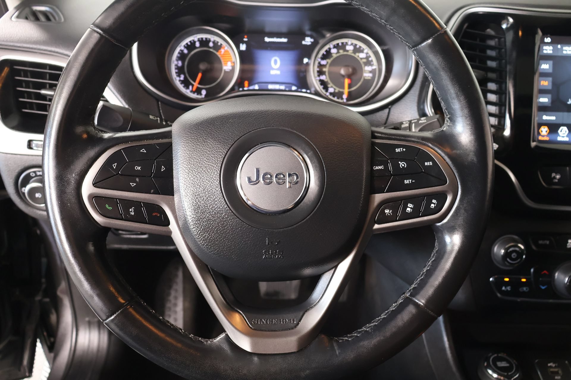 Used 2021 Jeep Cherokee Limited AWD/4WD image 3
