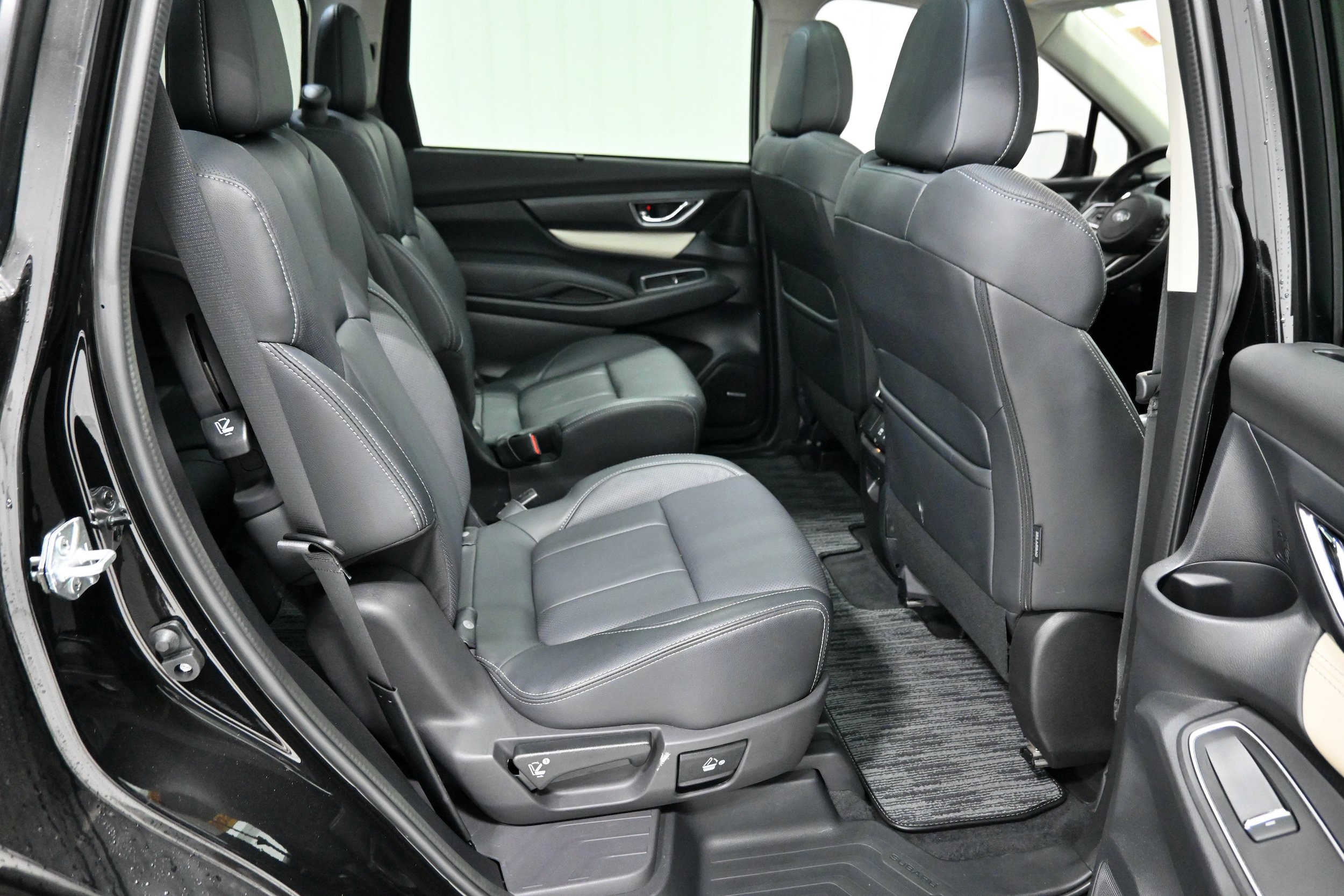 Used 2022 Subaru Ascent Limited w/ Technology Package AWD/4WD image 32