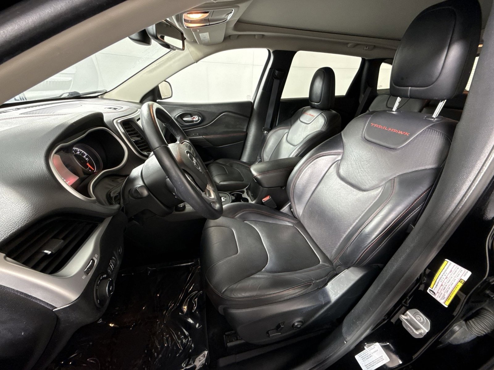 Used 2017 Jeep Cherokee Trailhawk image 13