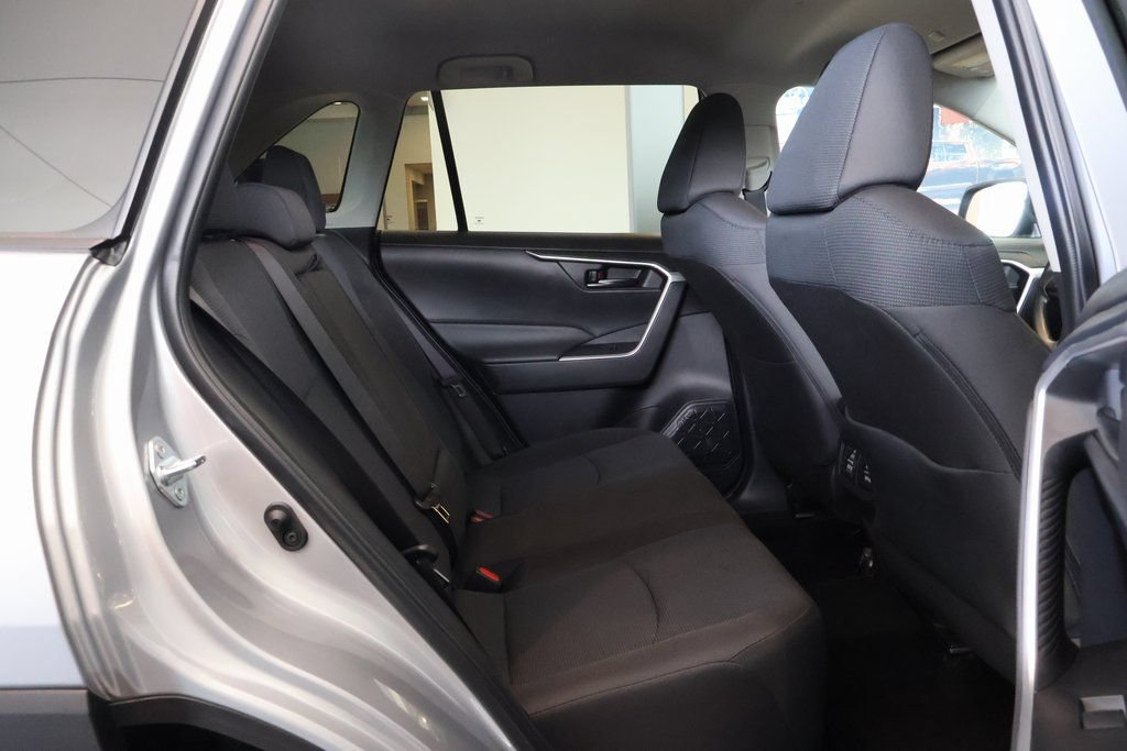 Used 2025 Toyota RAV4 LE AWD/4WD image 9