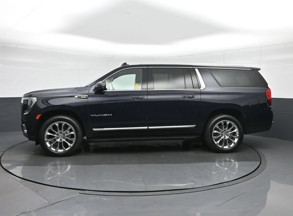 Used 2022 GMC Yukon XL SLT w/ SLT Premium Package AWD/4WD image 4