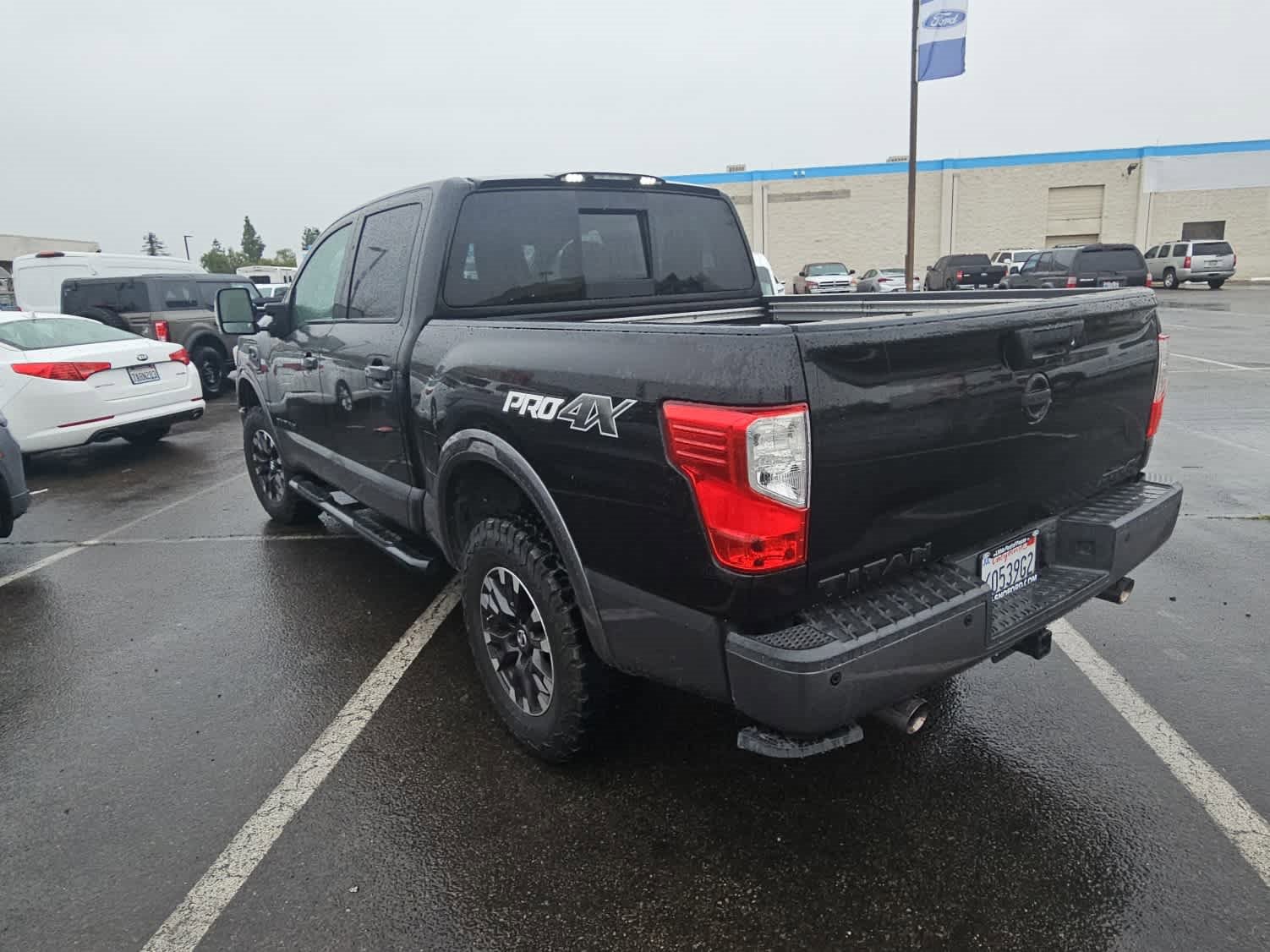 Used 2017 Nissan Titan PRO-4X w/ Pro-4x Convenience Package image 7