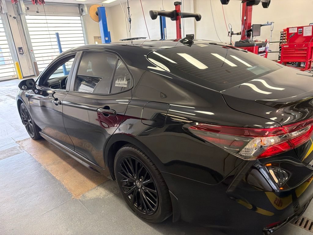 Used 2022 Toyota Camry SE w/ Convenience Package FWD image 9
