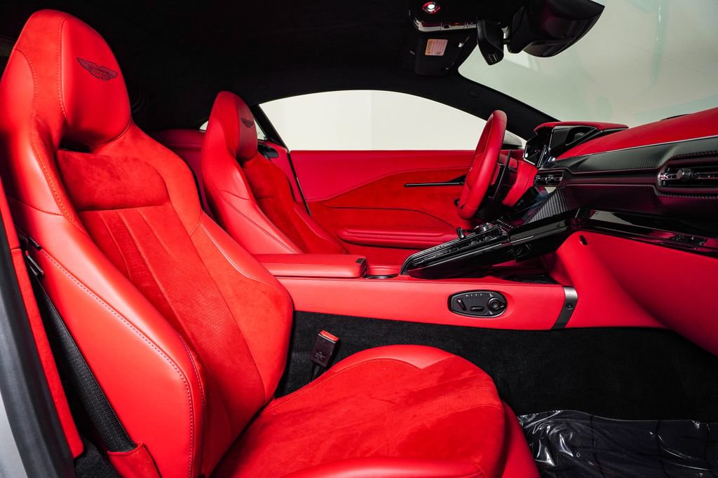 Used 2025 Aston Martin V8 Vantage Roadster RWD image 18