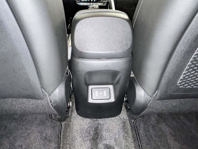 Certified 2025 Hyundai Elantra Limited FWD image 11