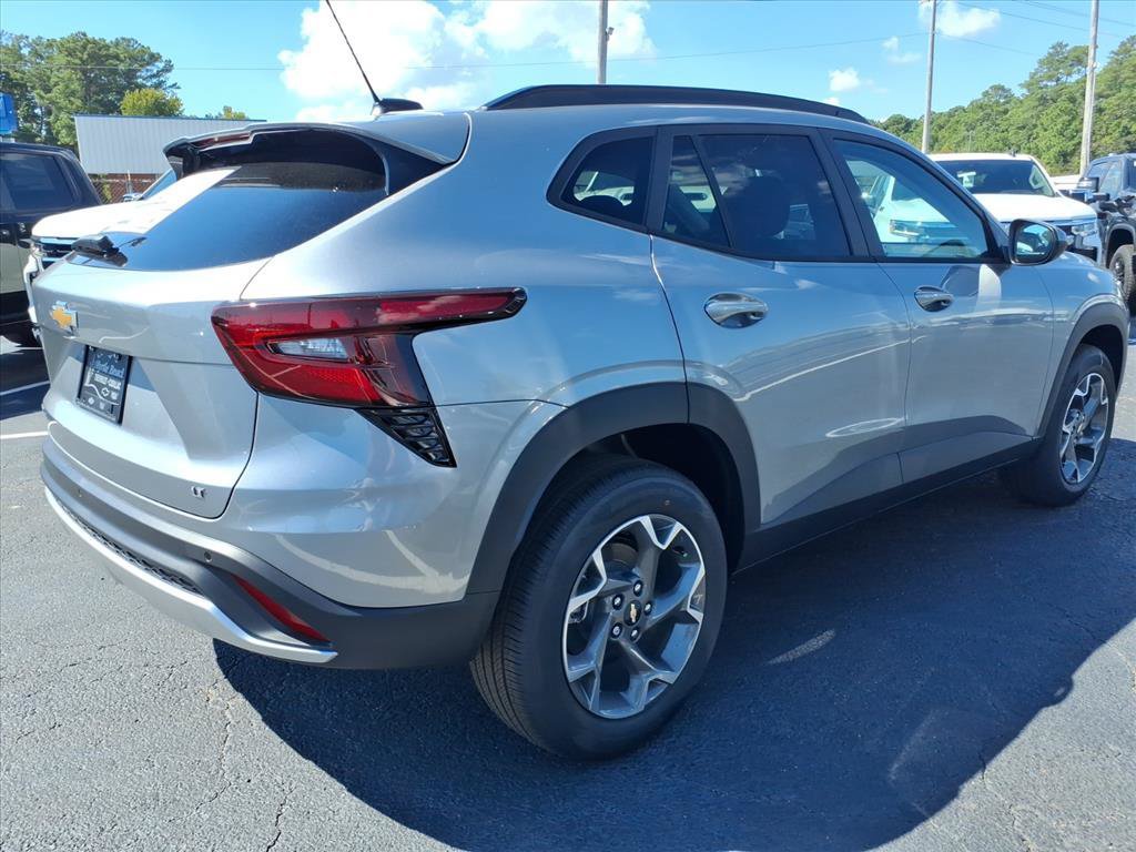 New 2026 Chevrolet Trax LT w/ Driver Confidence Package FWD image 3