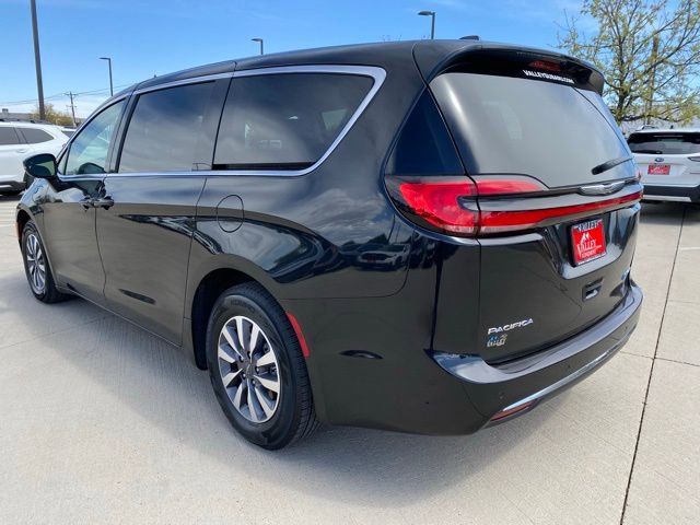 Used 2023 Chrysler Pacifica Touring-L image 3