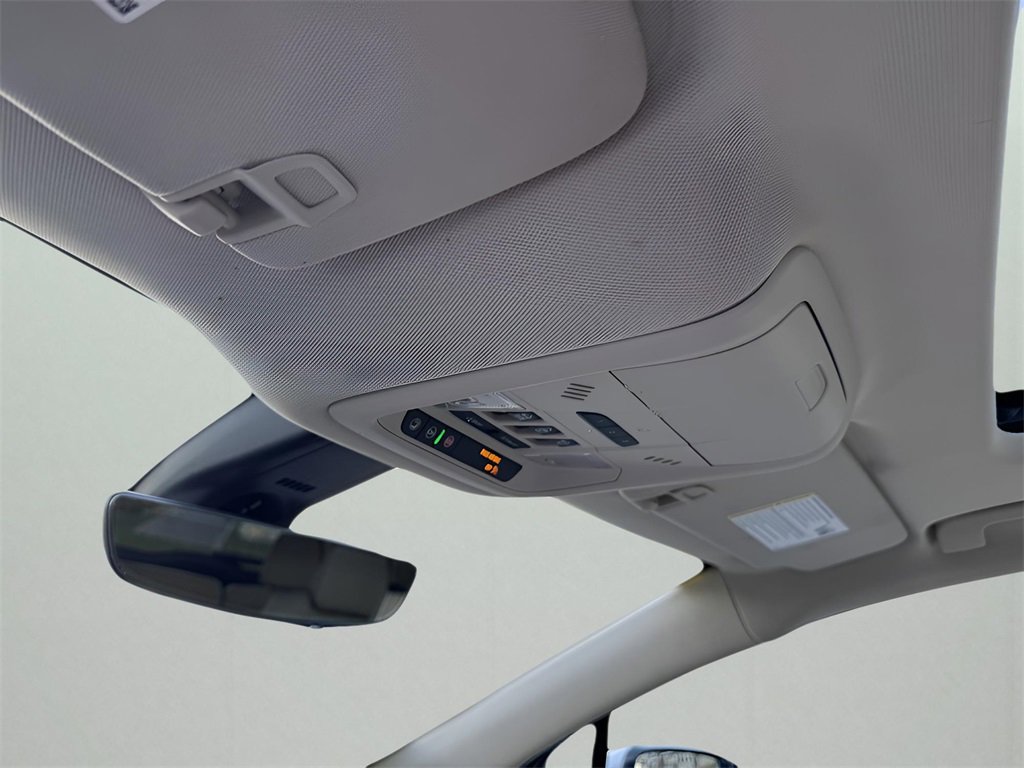 Used 2023 Buick Enclave Avenir w/ Avenir Technology Package image 32