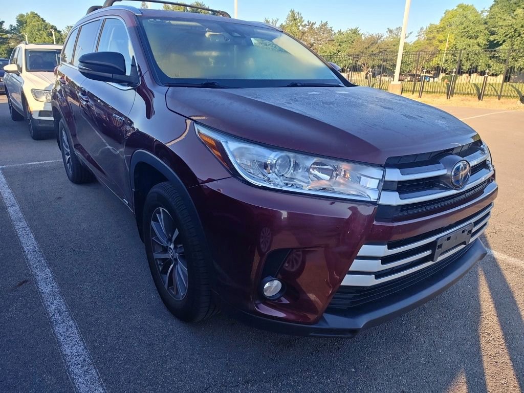 Used 2017 Toyota Highlander XLE AWD/4WD image 3