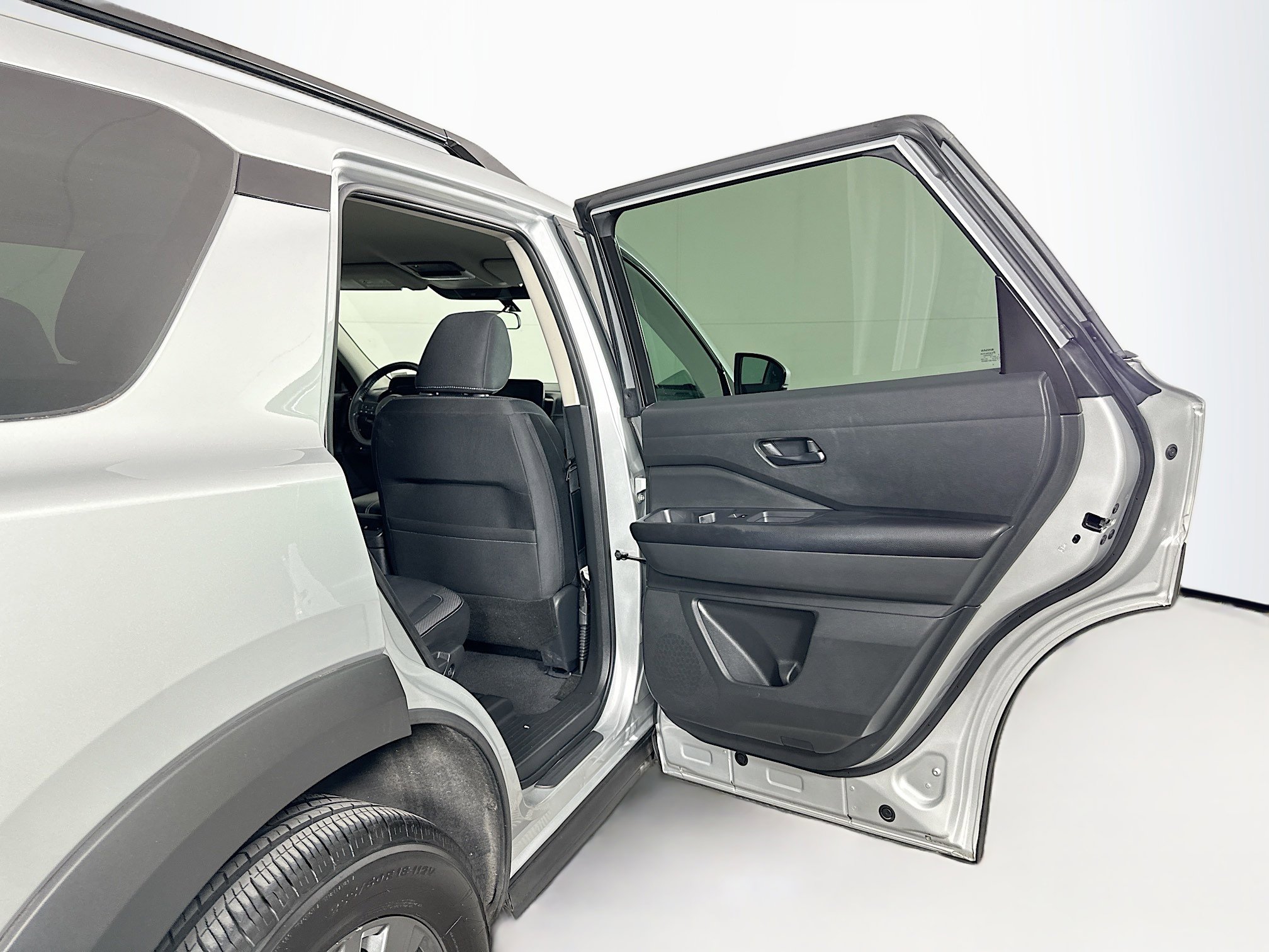 Used 2024 Nissan Pathfinder SV image 30