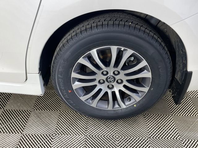 Used 2020 Toyota Sienna XLE w/ XLE Navigation Package FWD image 18