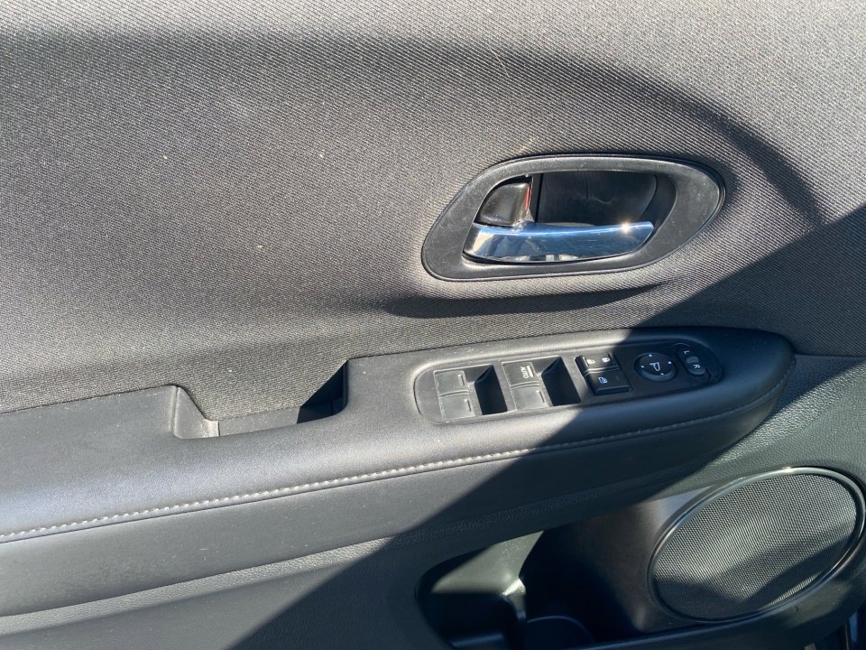 Certified 2021 Honda HR-V LX image 36