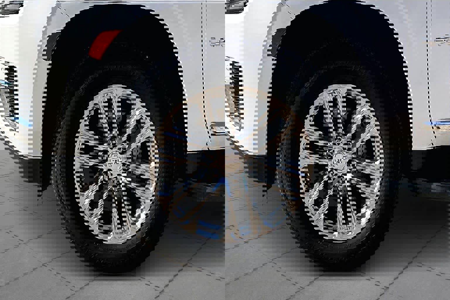 Used 2022 GMC Yukon SLT w/ SLT Premium Package image 11