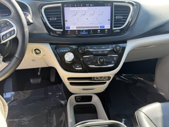 Used 2023 Chrysler Pacifica Touring-L FWD image 18