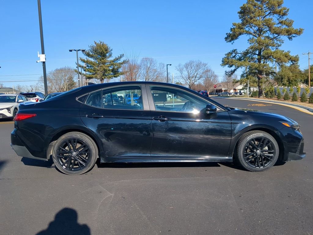 Used 2025 Toyota Camry SE image 3