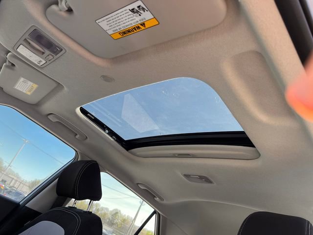 Used 2025 Hyundai Venue SEL image 23