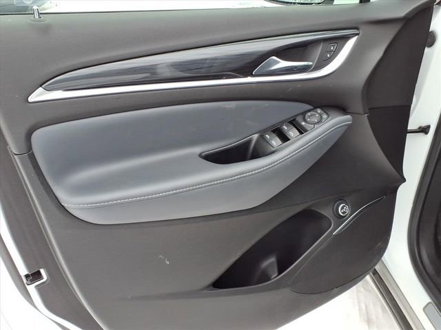 Used 2023 Buick Enclave Essence image 7