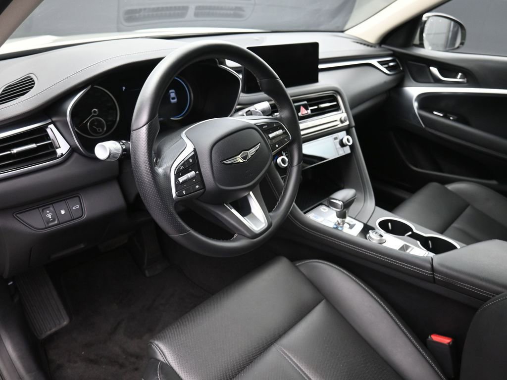 Used 2025 Genesis G70 2.5T image 18