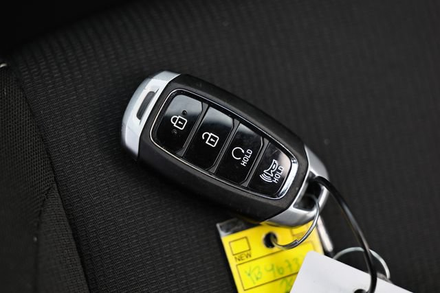 Used 2025 Hyundai Venue SEL FWD image 13
