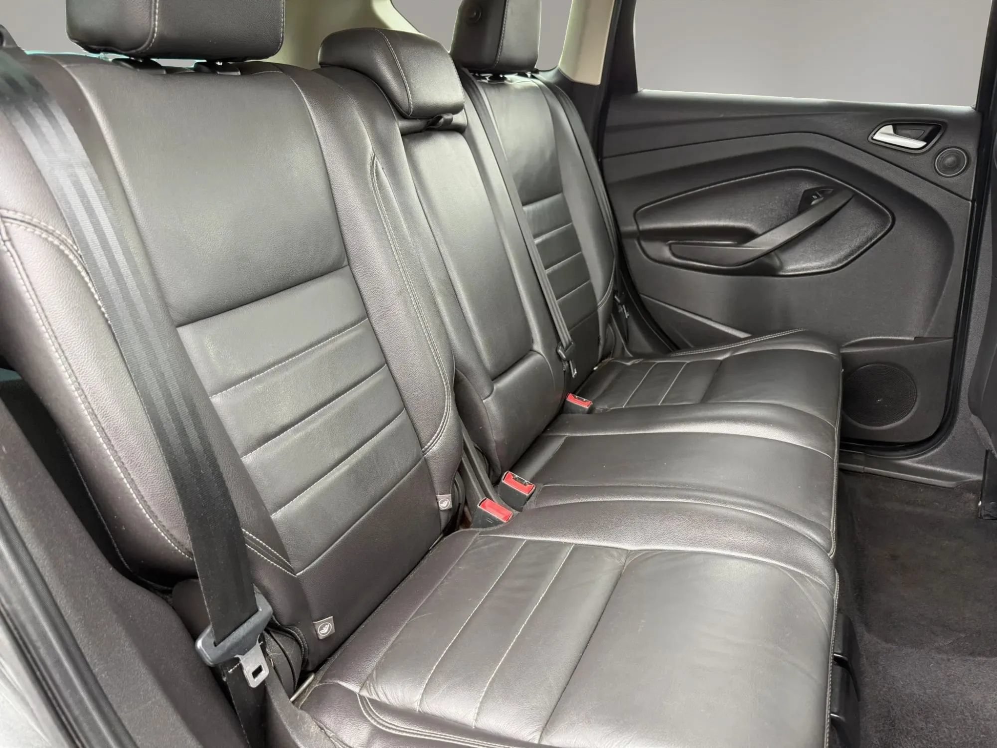 Used 2016 Ford Escape Titanium w/ Equipment Group 301A AWD/4WD image 33