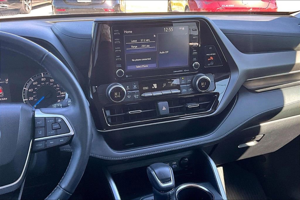 Used 2022 Toyota Highlander LE image 9