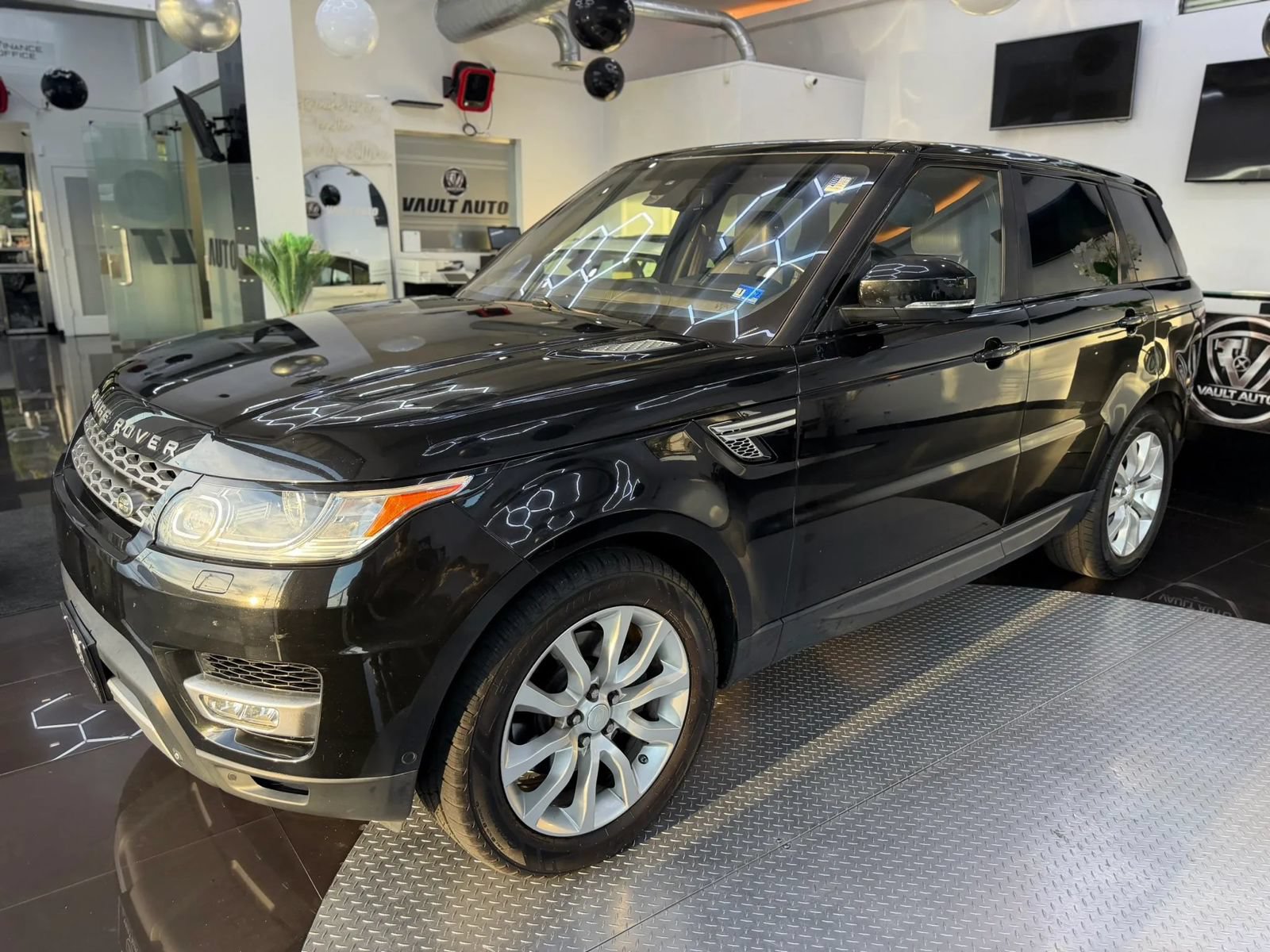 Used 2015 Land Rover Range Rover Sport HSE AWD/4WD image 2