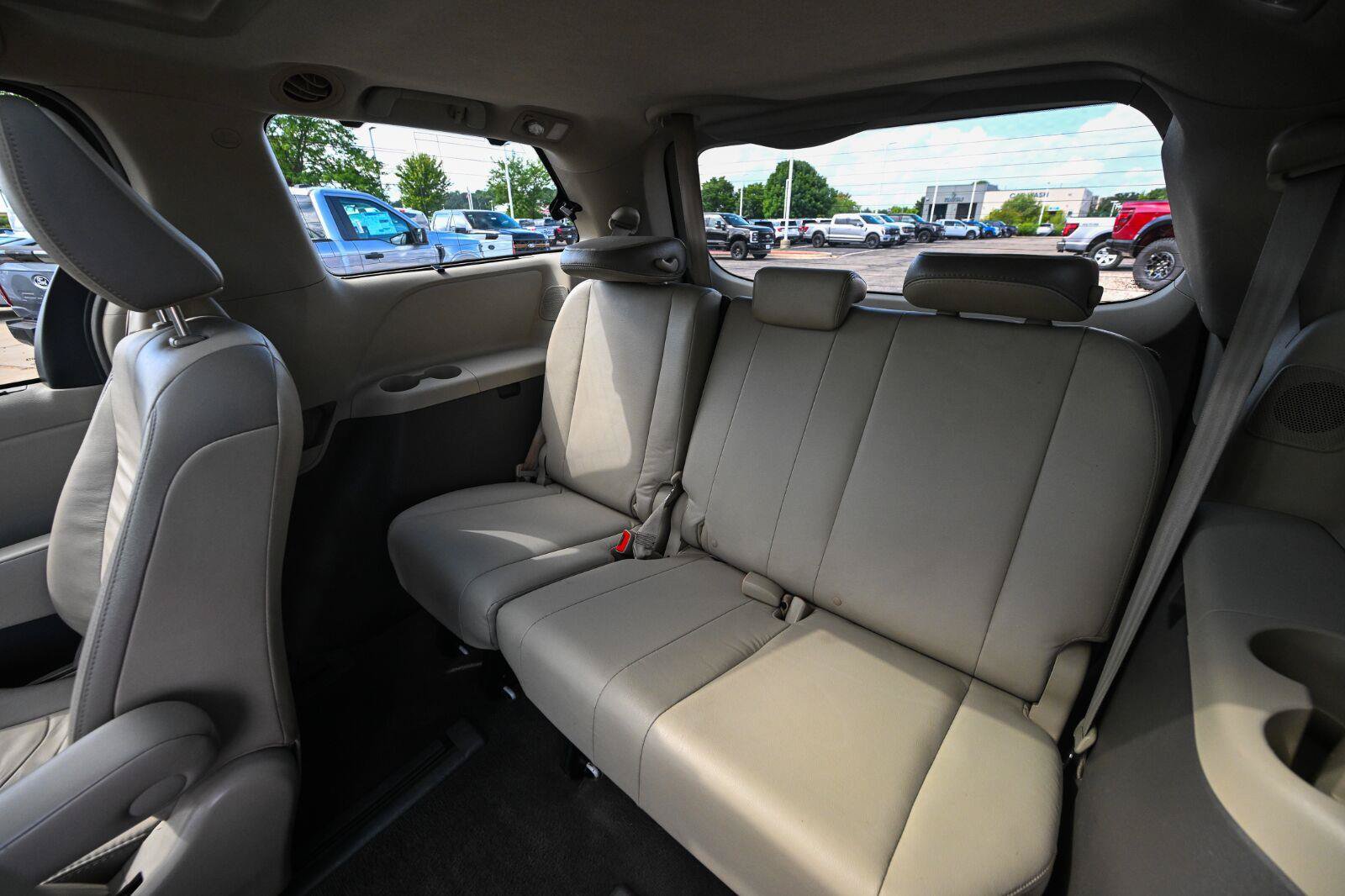 Used 2011 Toyota Sienna Limited w/ Premium Pkg FWD image 24