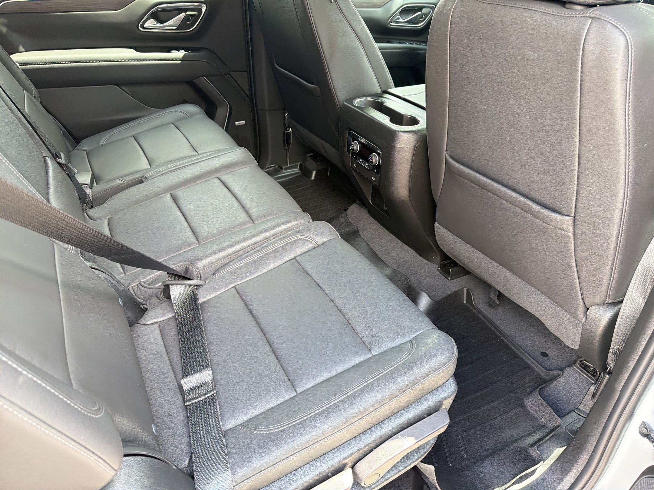 Used 2023 Chevrolet Tahoe Z71 w/ Luxury Package AWD/4WD image 31