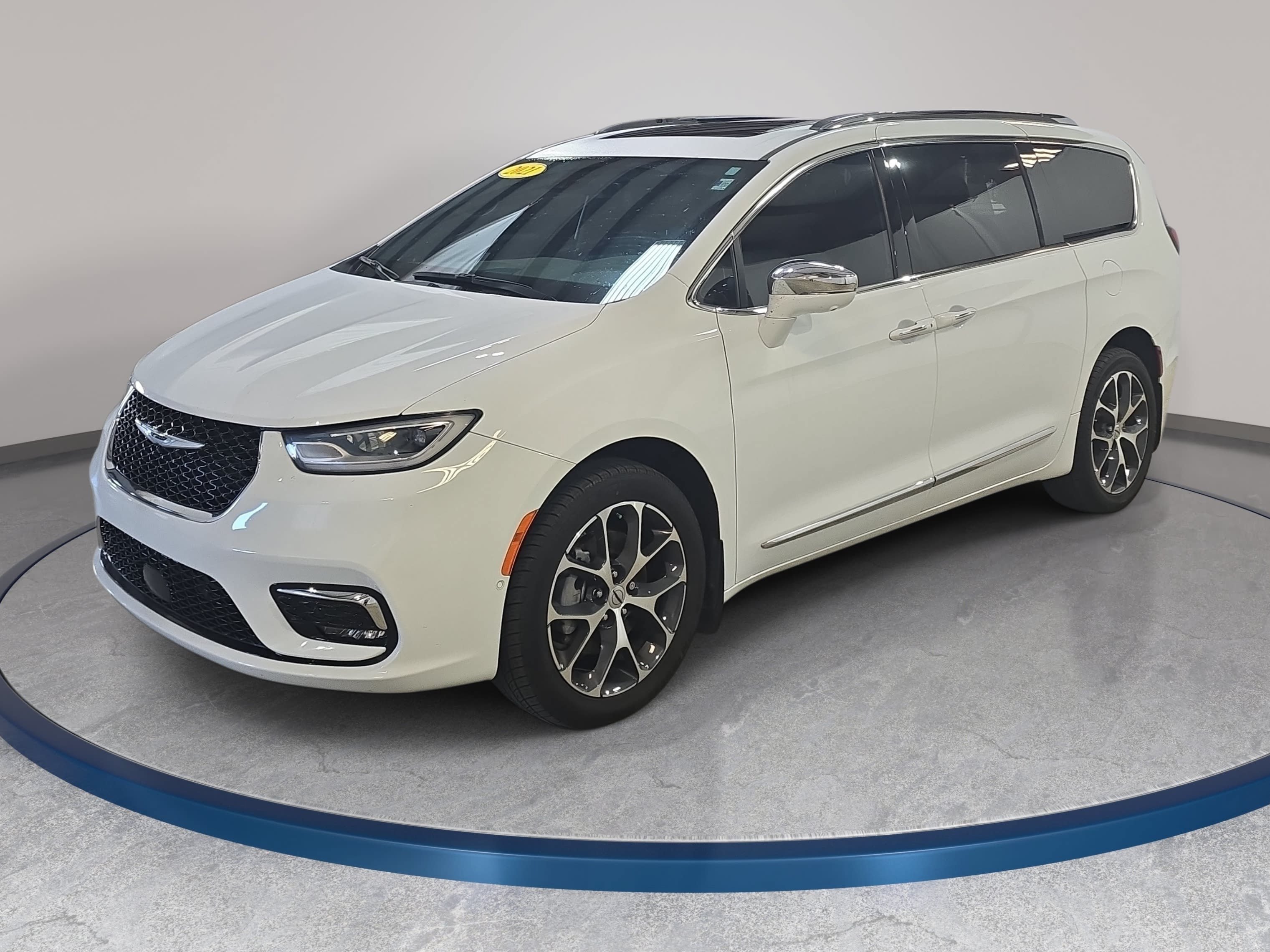 Used 2021 Chrysler Pacifica Limited w/ Uconnect Theater Family Group