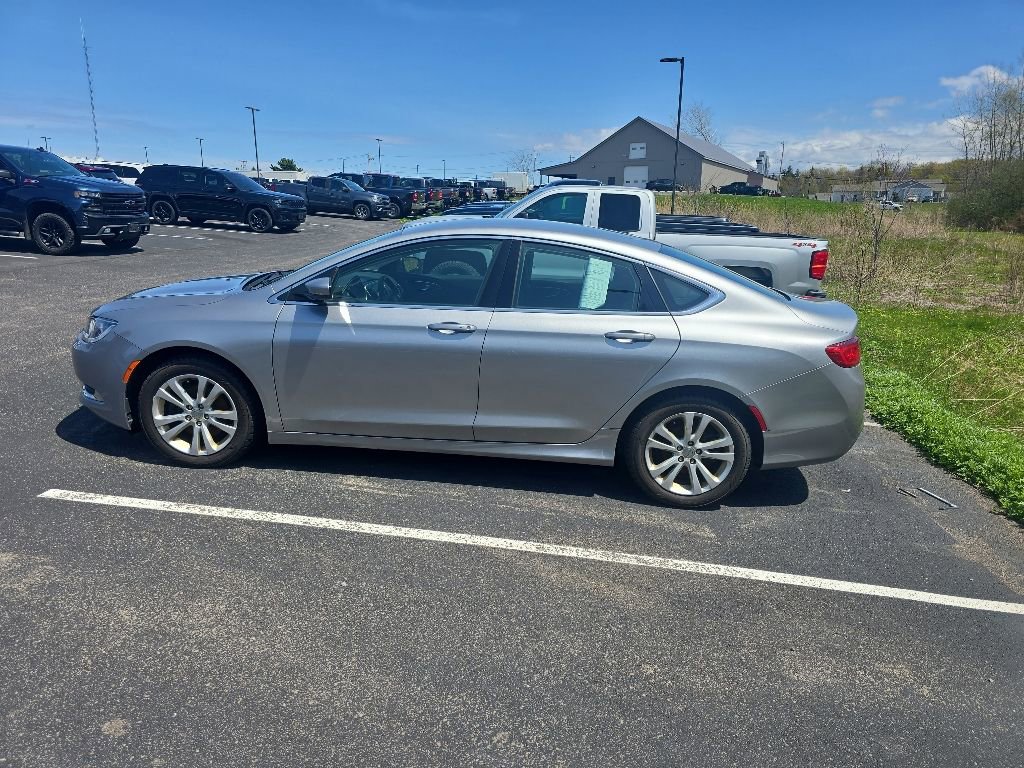 Used 2015 Chrysler 200 Limited FWD image 4