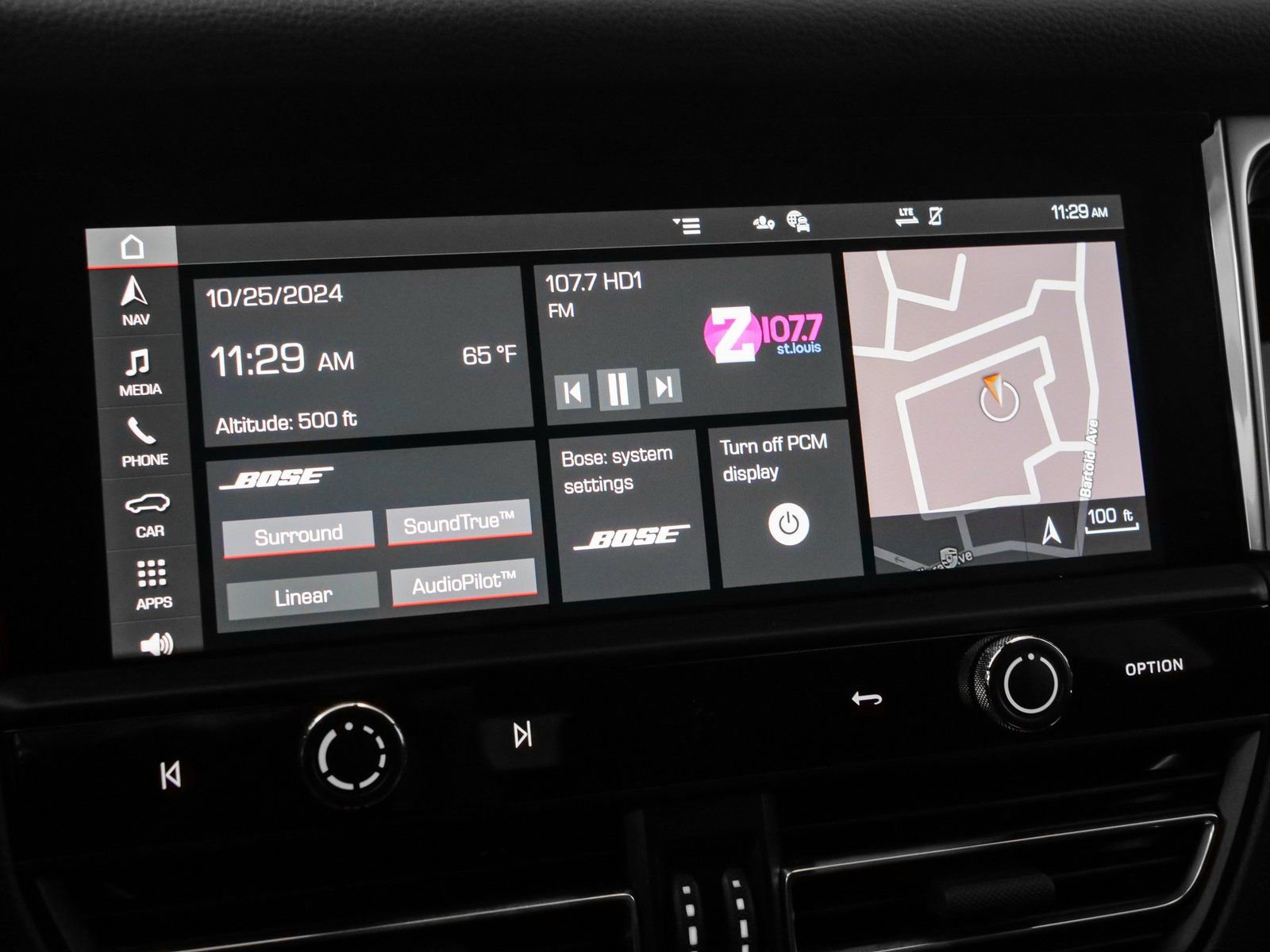 Certified 2025 Porsche Macan AWD/4WD image 34