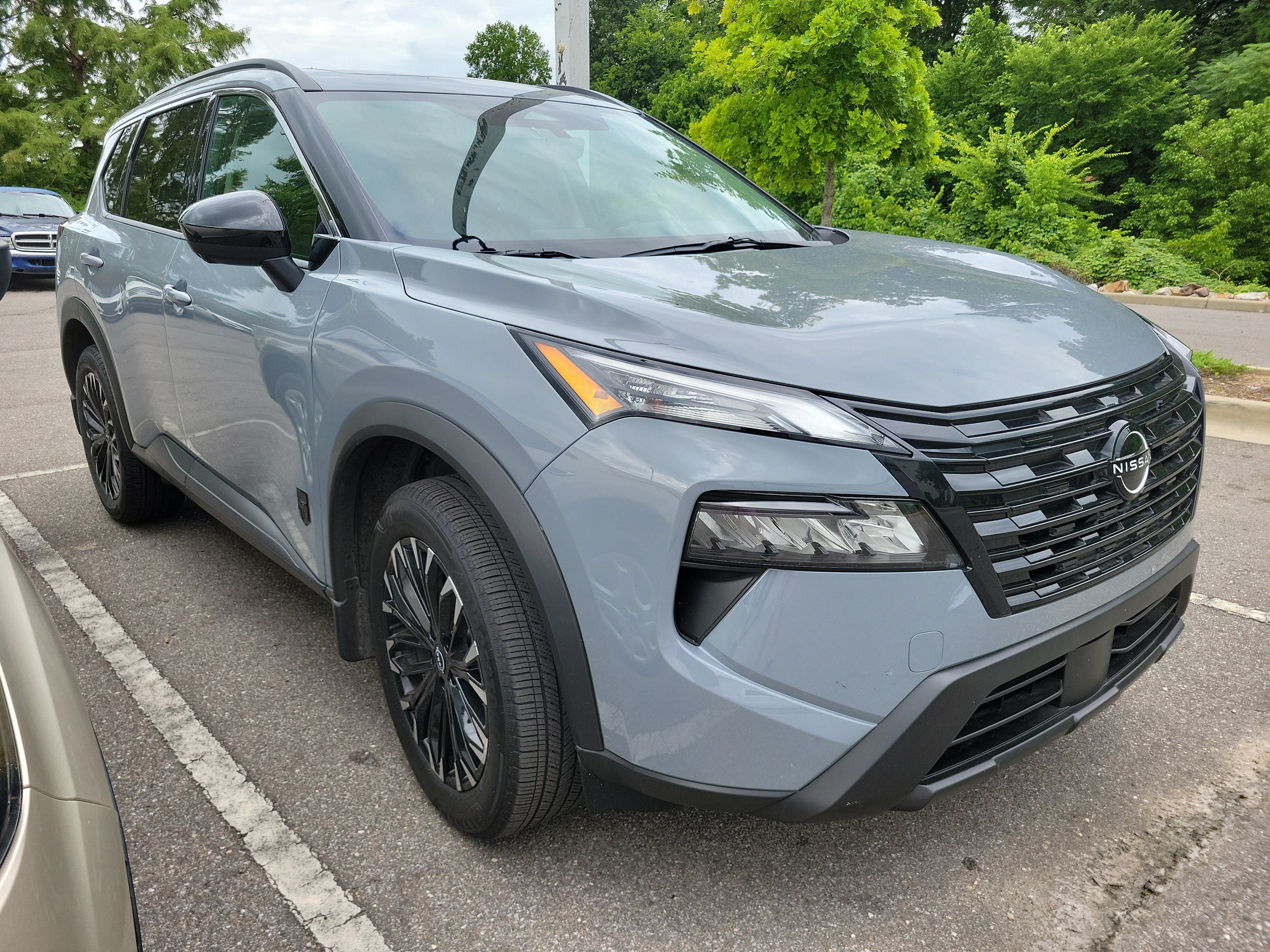 Used 2026 Nissan Rogue Dark Armor FWD image 1