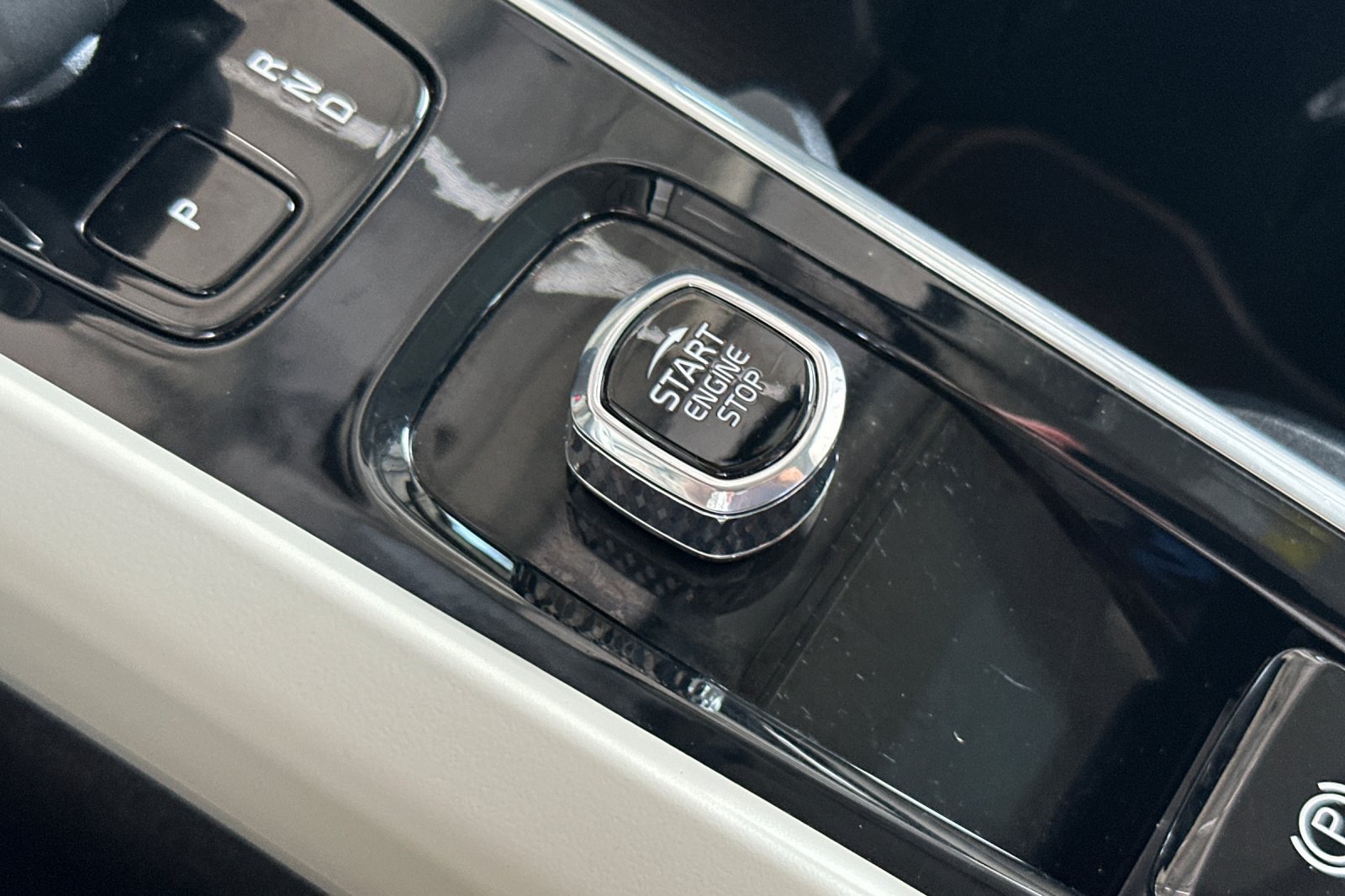 Certified 2023 Volvo XC60 B5 Plus w/ Climate Package FWD image 27
