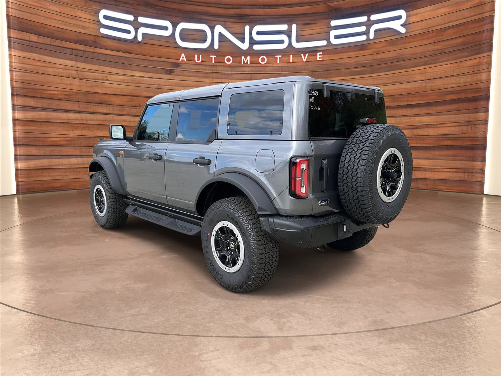 New 2025 Ford Bronco Badlands w/ Sasquatch Package AWD/4WD image 3