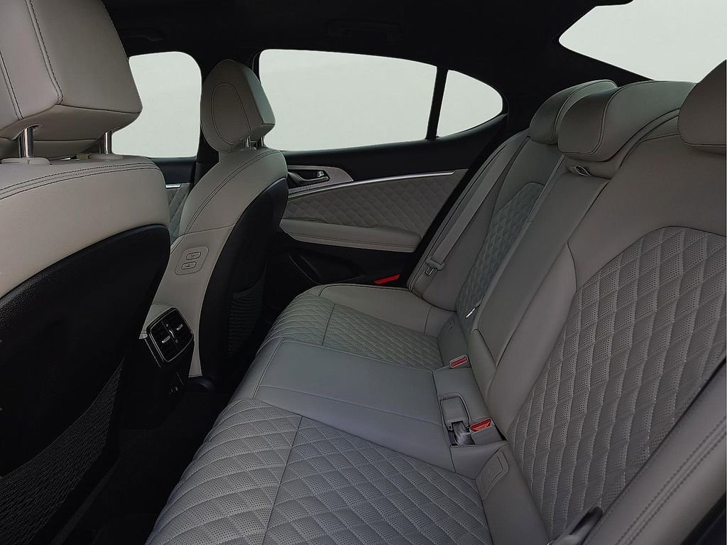 Used 2022 Genesis G70 3.3T w/ Sport Prestige Package image 10