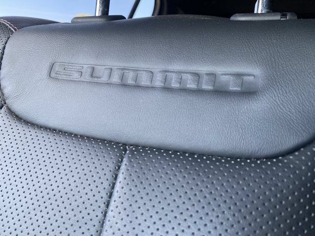 Used 2023 Jeep Grand Cherokee Summit w/ Advanced Protech Group IV AWD/4WD image 26